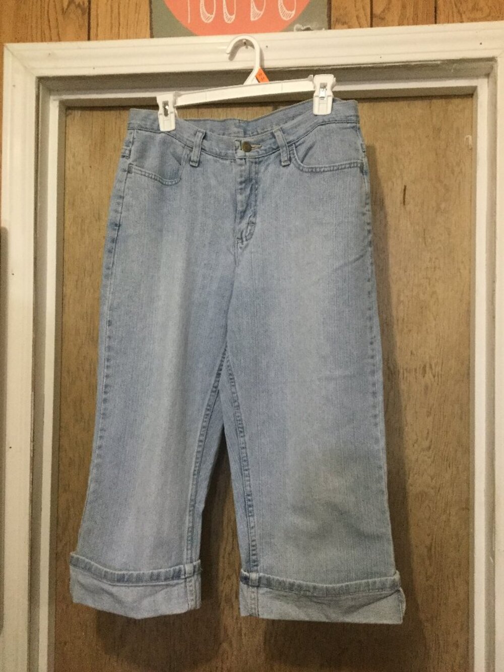 Wrangler Light wash Capris denim size 10 waist is 15" across and inseam is 22"